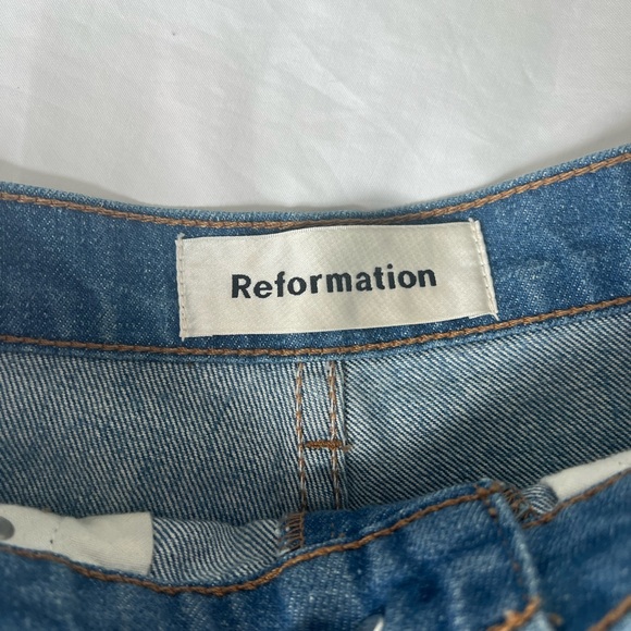 Reformation Charlie High Rise Jean Short - Picture 4 of 5